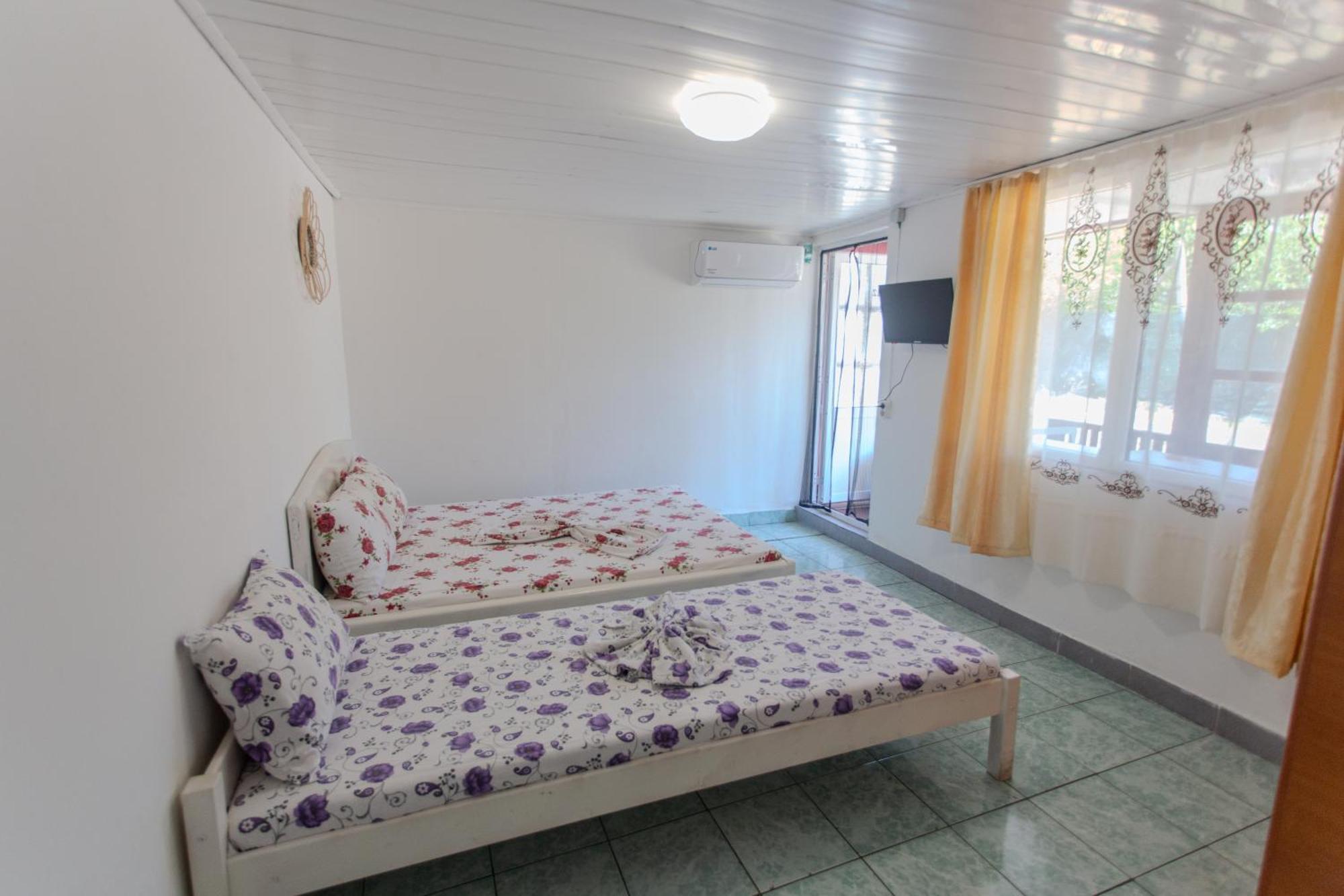 Отель Casa Selena Костинешти Экстерьер фото